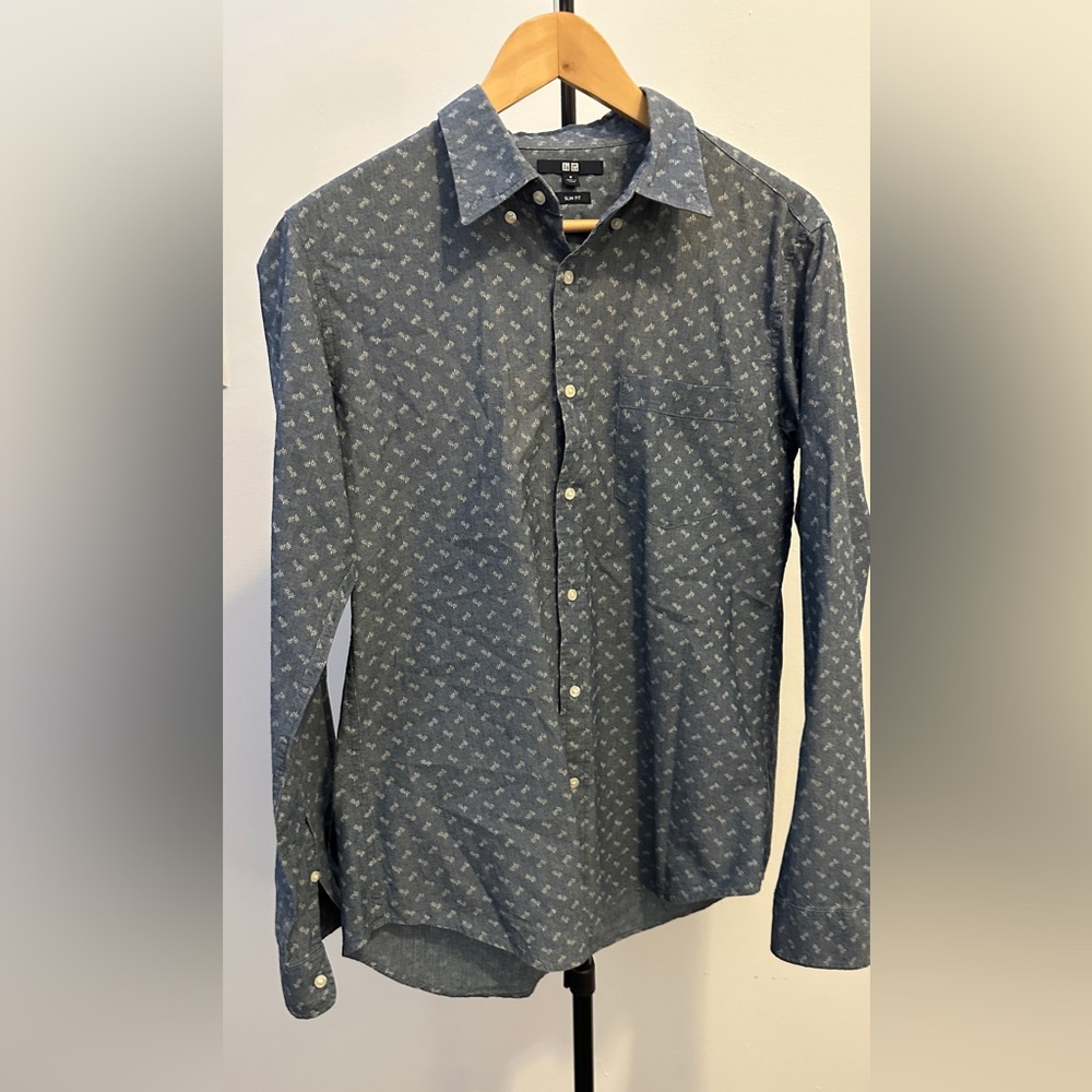 Uniqlo Slim Fit Shirt. Size M.